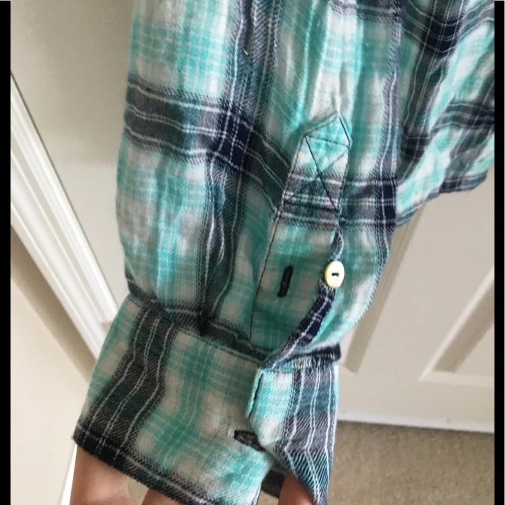 Love Tree Blue Plaid Button Down Front Pocket Shirt Size Medium - Picture 4 of 5